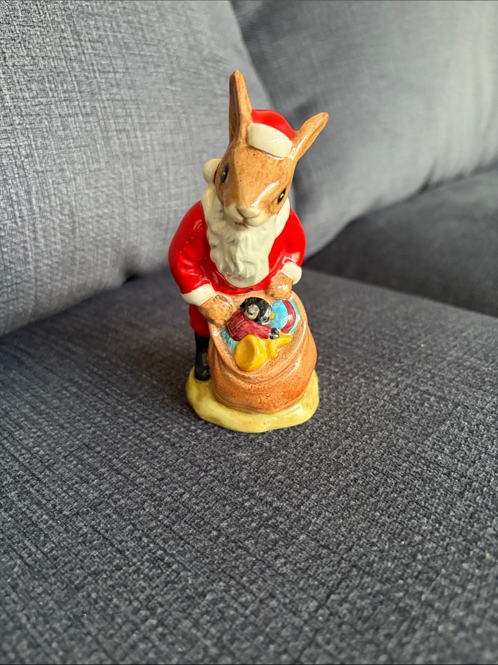 Royal Doulton Santa Bunnykins Happy Christmas DB 17 Figurine 1981